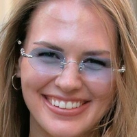 Alena Frolova Çıplak