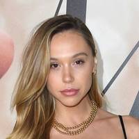 Alexis Ren Çıplak