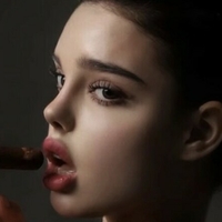 Aly.revolver Çıplak