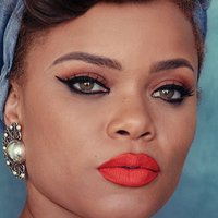 Andra Day Çıplak