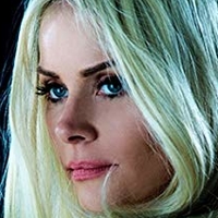 Anita Briem Çıplak