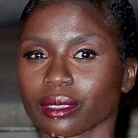 Ann Akinjirin Çıplak
