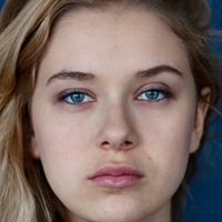 Anna Herrmann Çıplak