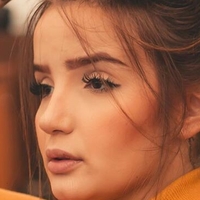 Anna Livya Çıplak