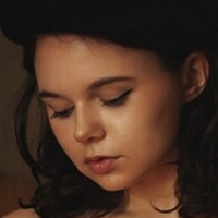 Anna Pavlola Çıplak
