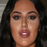 Anna Vakili Çıplak