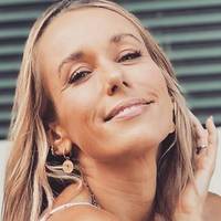 Annemarie Carpendale Çıplak