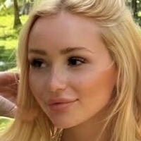 Annika Gruber Çıplak