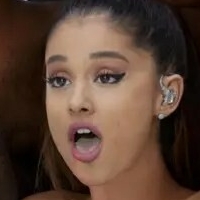 Ariana Grande Çıplak