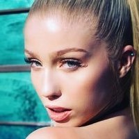 Arielle Raycene Çıplak