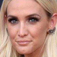 Ashlee Simpson Çıplak
