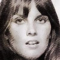 Caroline Munro Çıplak