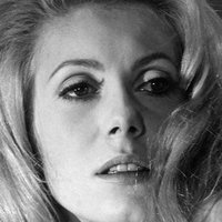 Catherine Deneuve Çıplak