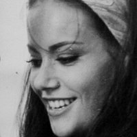 Claudine Auger Çıplak