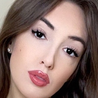 Coral Larsen Çıplak