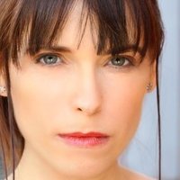 Deirdre V. Lyons Çıplak