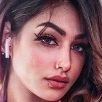 Dilnoor Aka Çıplak