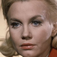 Elizabeth MacRae Çıplak