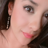 Elizabeth Retana Çıplak