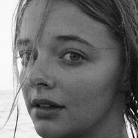 Ellie De Lange Çıplak