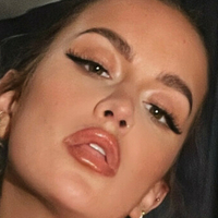 Ellie Robinson Çıplak