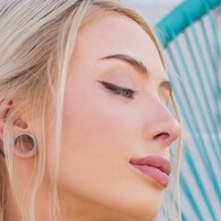 Ellie Suicide Çıplak