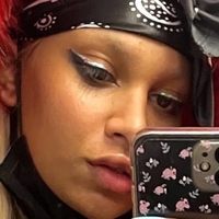 Ember Suxxx Çıplak