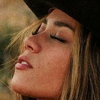 Emily Ellanah Çıplak