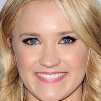Emily Osment Çıplak