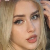 Eva Holiday Çıplak