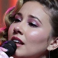Haley Reinhart Çıplak