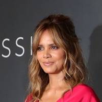 Halle Berry Çıplak