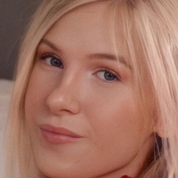 Hattie Bardot Çıplak