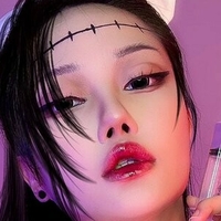 Ivy Faixvey Çıplak