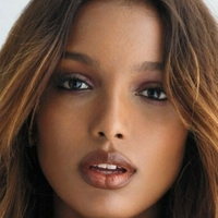 Jasmine V Çıplak