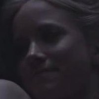 Jessy Schram Çıplak