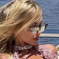 Julia Dybowska Çıplak