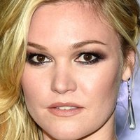 Julia Stiles Çıplak