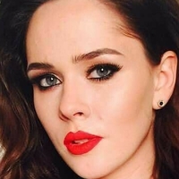 Julija Sanina Çıplak