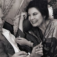 Karen Kondazian Çıplak