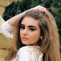 Katelin Milani Çıplak