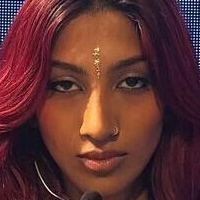 Lara Raj Çıplak