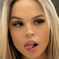 Larissa Sola Çıplak