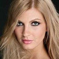 Laura Karnyaczki Çıplak