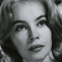 Leslie Caron Çıplak