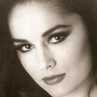 Leslie Glass Çıplak