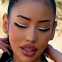 Leslie Luxx Çıplak