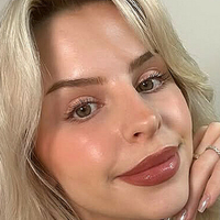 Lucia Leona Çıplak