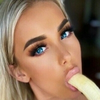 Lucy Sea Çıplak