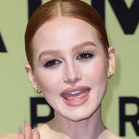 Madelaine Petsch Çıplak